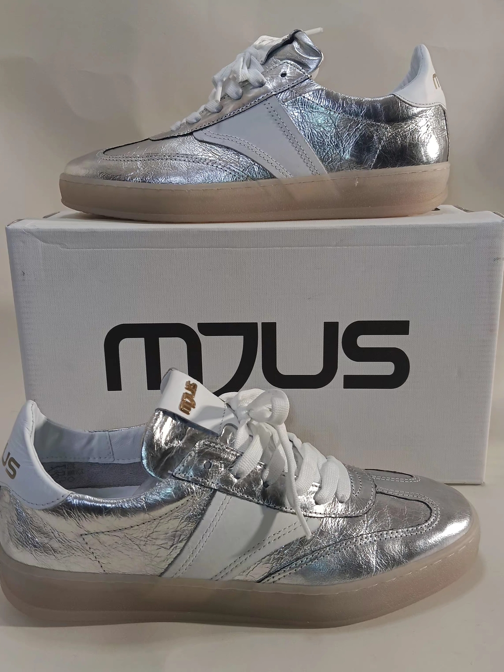 MJUS women's Metallic Silver Low-Top Sneakers